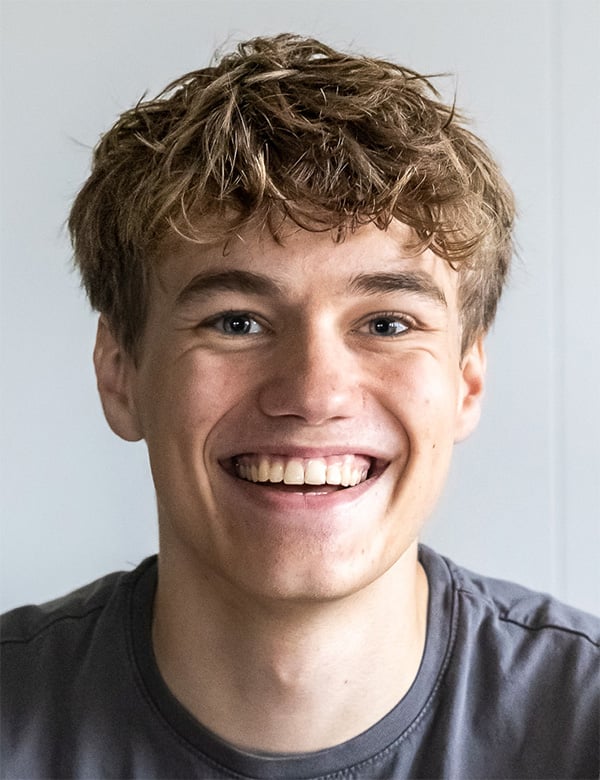 Mannelijk model met blond haar gijs z.