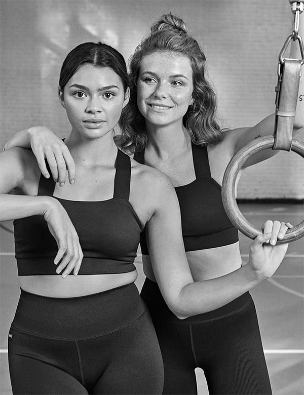 Vrouwelijk model met blond-rossig haar Daisy May