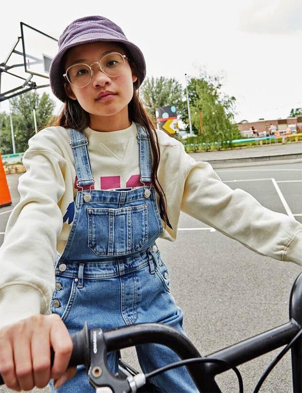 Kindermodel met donkere haren Anya