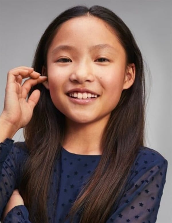 Kindermodel met donkere haren anya