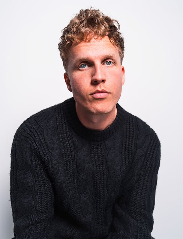 Mannelijk model met blond haar Costian