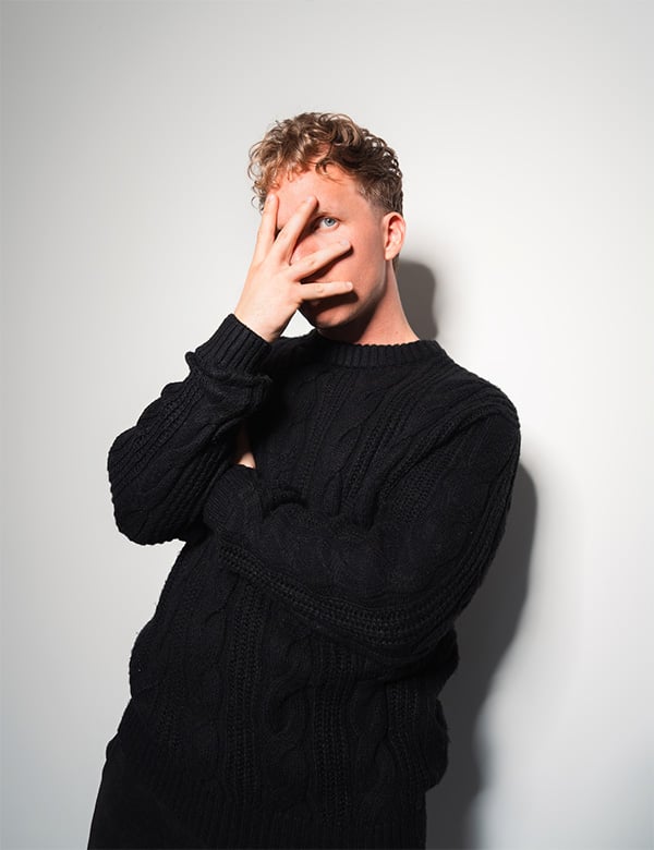 Mannelijk model met blond haar Costian