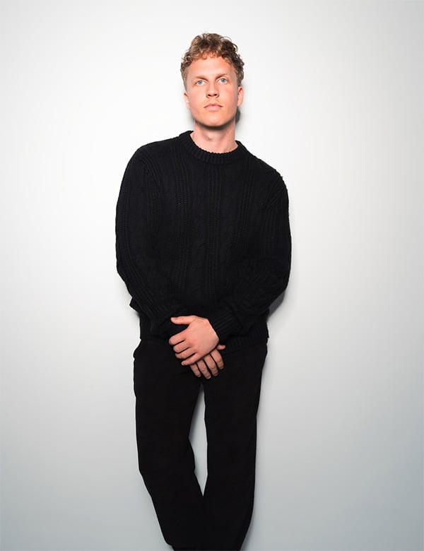 Mannelijk model met blond haar Costian