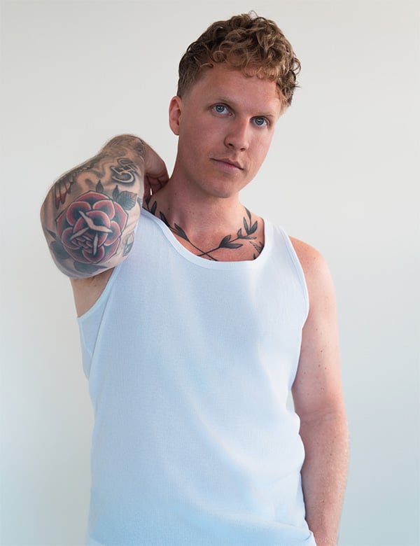 Mannelijk model met blond haar Costian