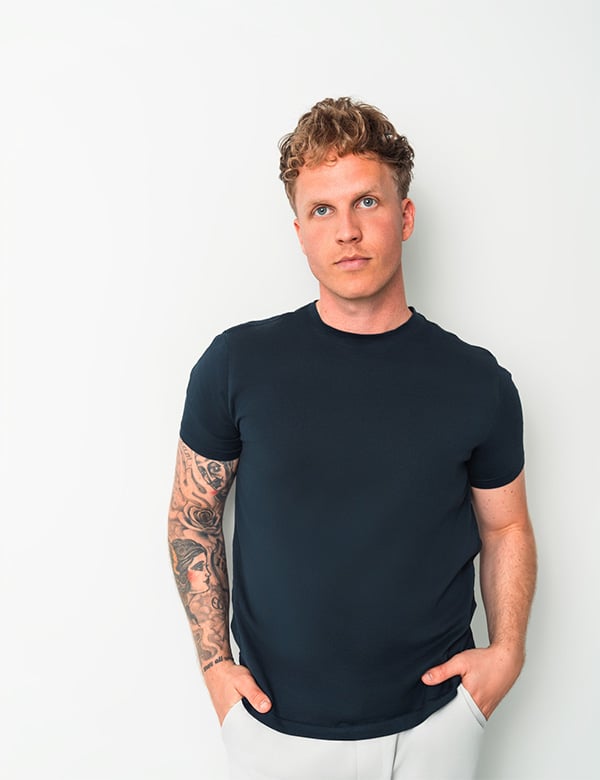 Mannelijk model met blond haar Costian