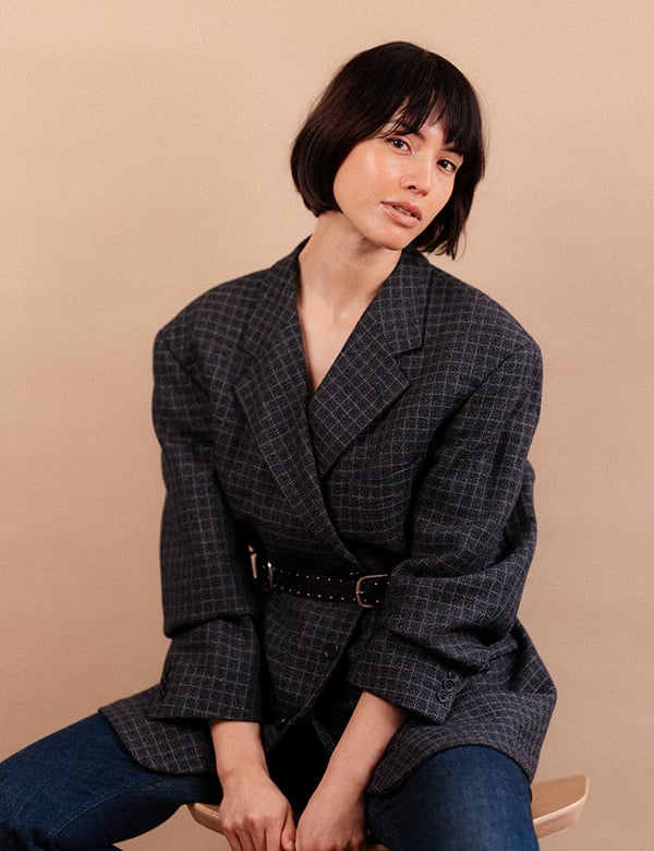 vrouwelijk model met kort donkerbruin haar Eva S.