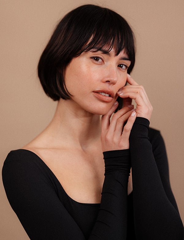 vrouwelijk model met kort donkerbruin haar Eva S.