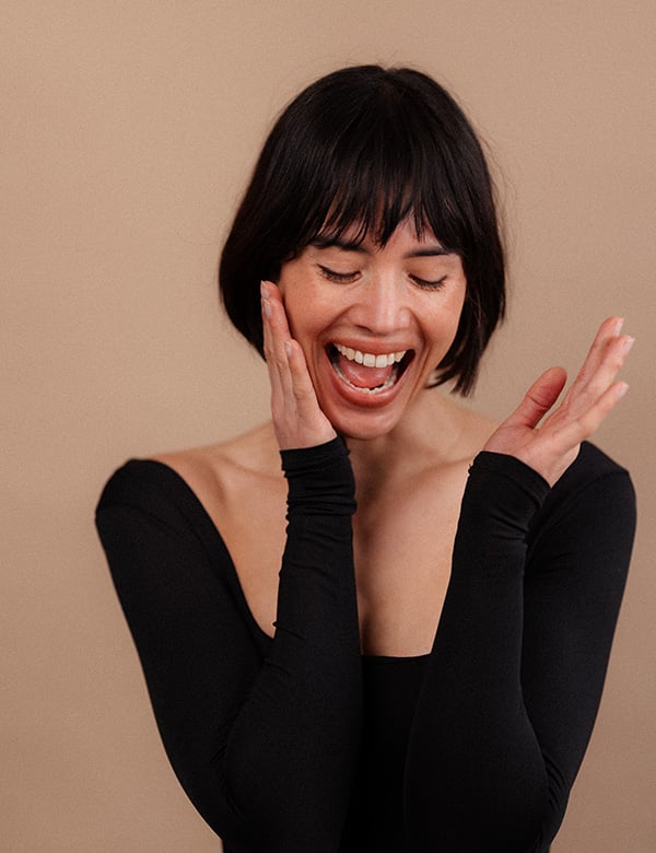 vrouwelijk model met kort donkerbruin haar Eva S.