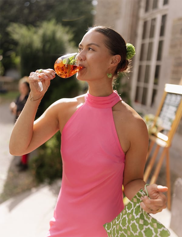 Vrouwelijk model met donker haar Iris M.