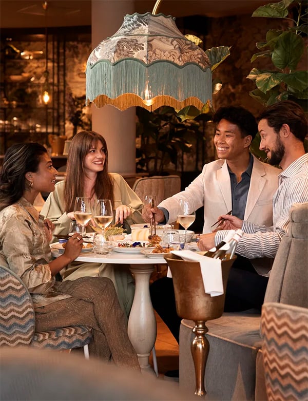 Vrouwelijk model met bruin haar Kiki M.