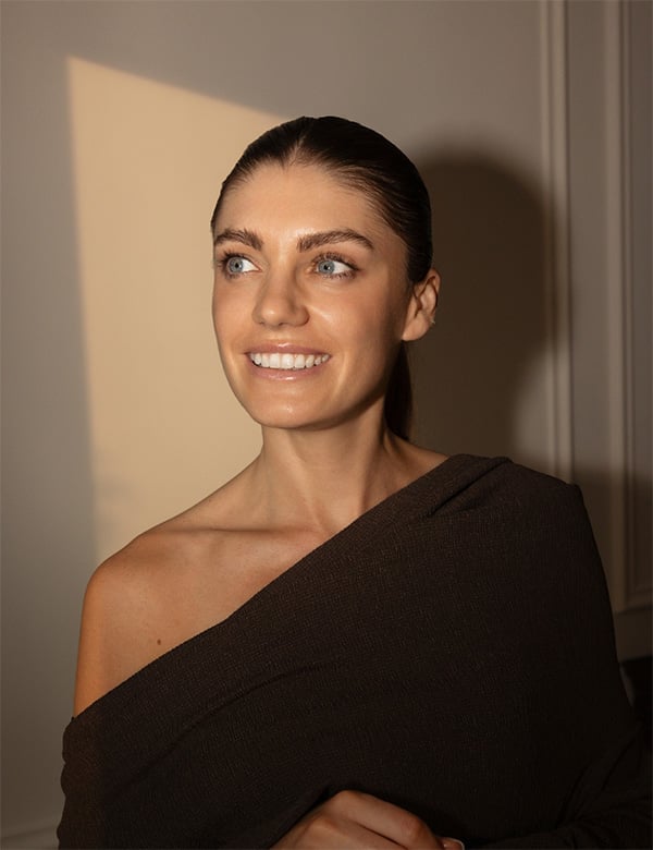 Vrouwelijk model met bruin haar Kiki M.