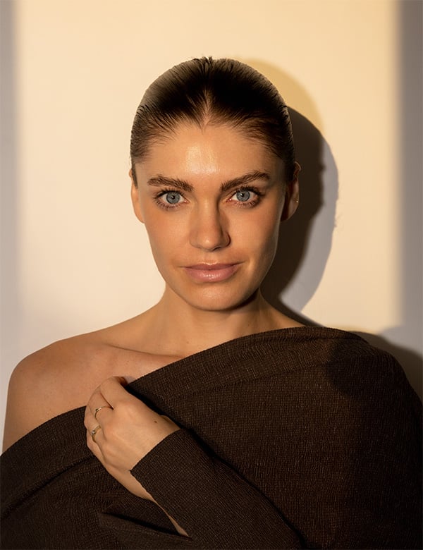 Vrouwelijk model met bruin haar Kiki M.