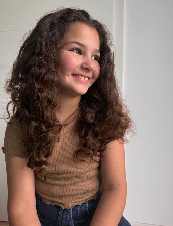 meisjes kindermodel met donkere krullen Lorena