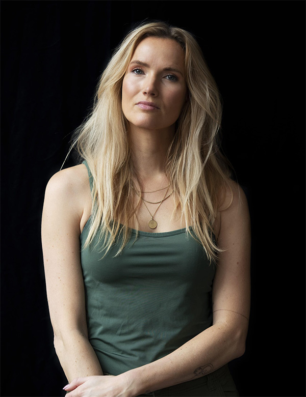 Vrouwelijk model met blond aar Marije M.