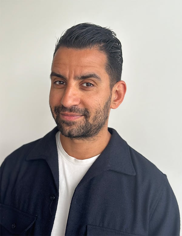 Mannelijk model met donker haar Mouzar