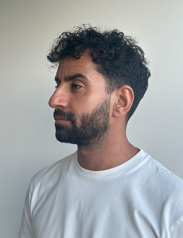 Mannelijk model met donker haar Mouzar