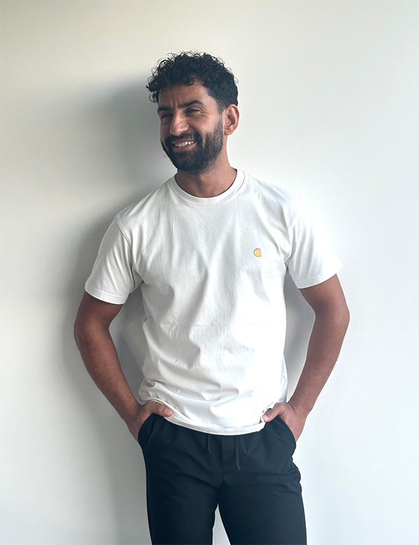Mannelijk model met donker haar Mouzar