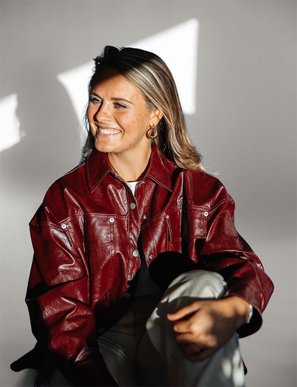 Vrouwelijk model met blond haar Pleun