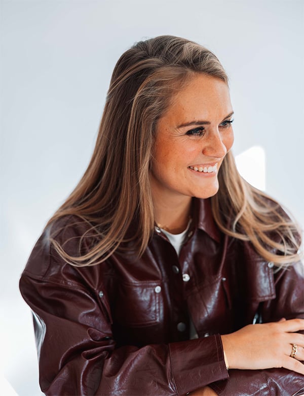 Vrouwelijk model met blond haar Pleun