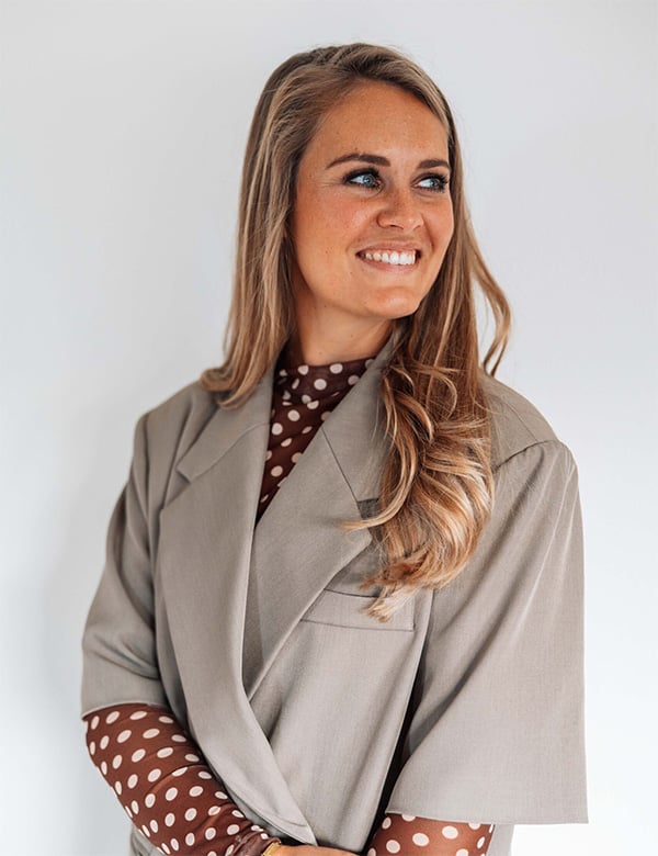 Vrouwelijk model met blond haar Pleun