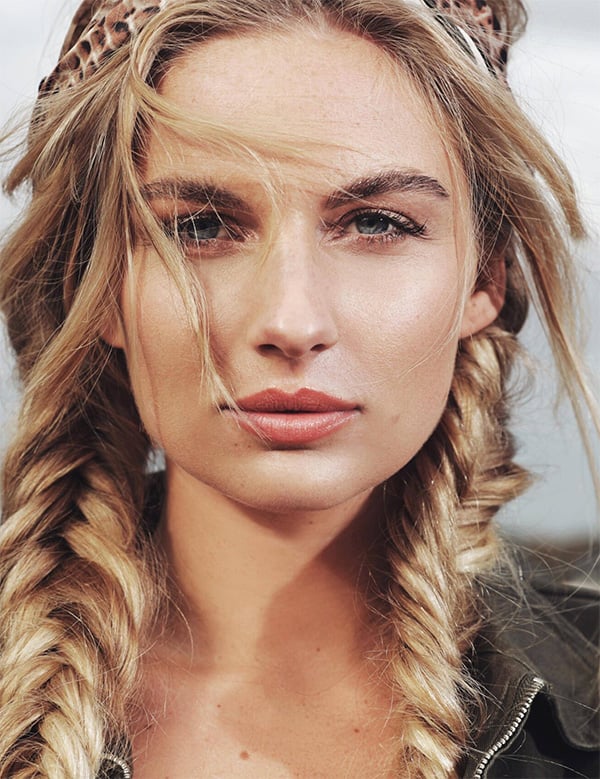 Vrouwelijk model met blond haar Romy L.