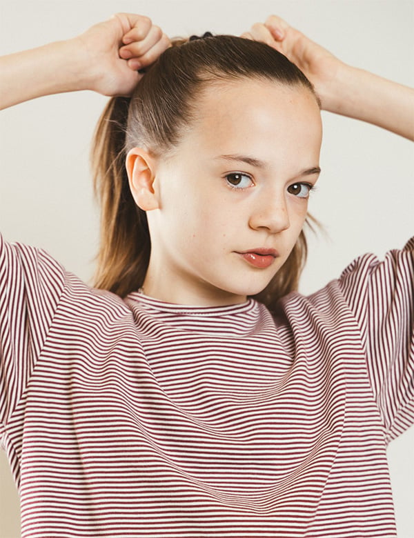 Kindermodel met donkerbruin haar Maeley