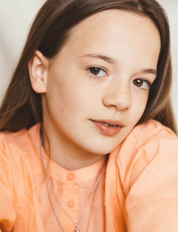 Kindermodel met donkerbruin haar Maeley