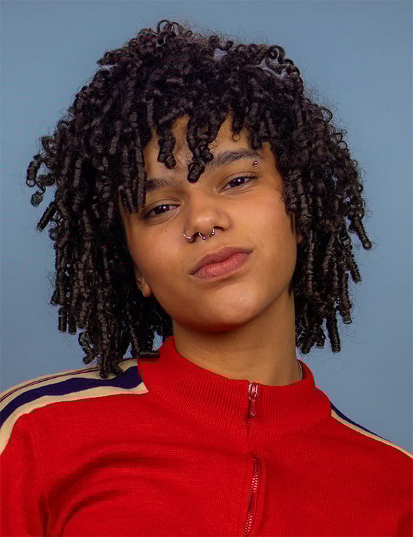 Vrouwelijk model met bruin haar troy