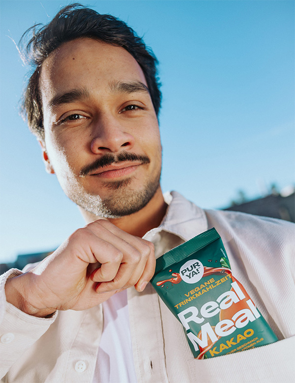 Mannelijk model met donkerbruin haar Daniel M.