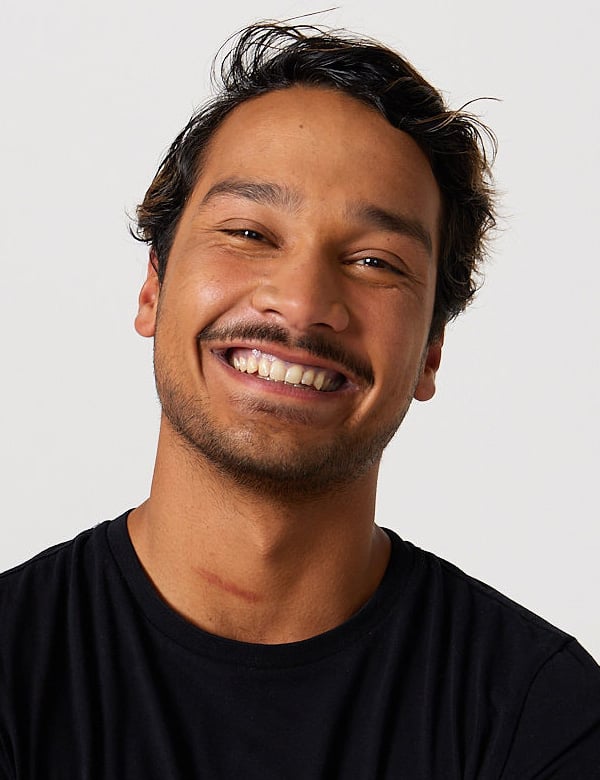 Mannelijk model met donkerbruin haar daniel m.