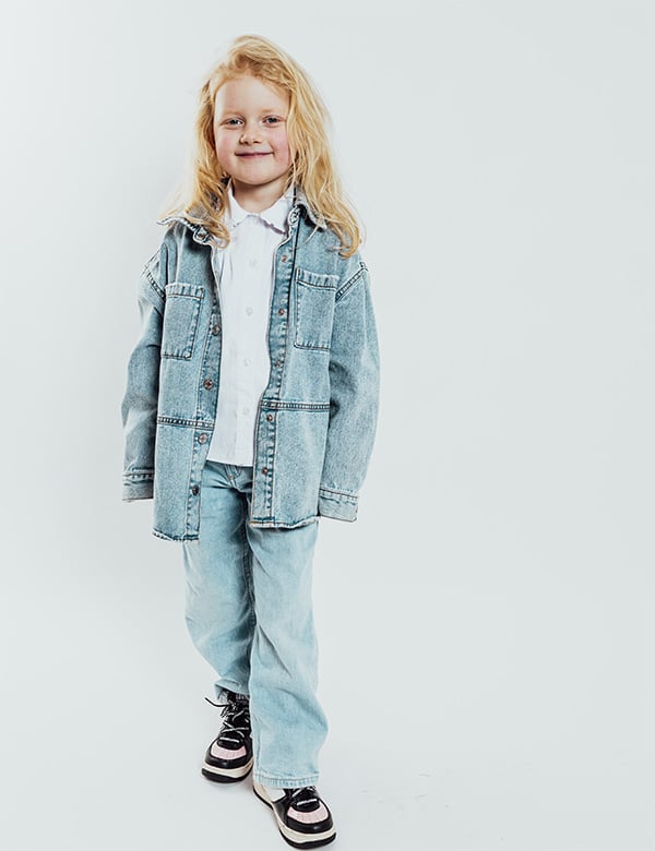 Kindermodel met blond haar Dominique