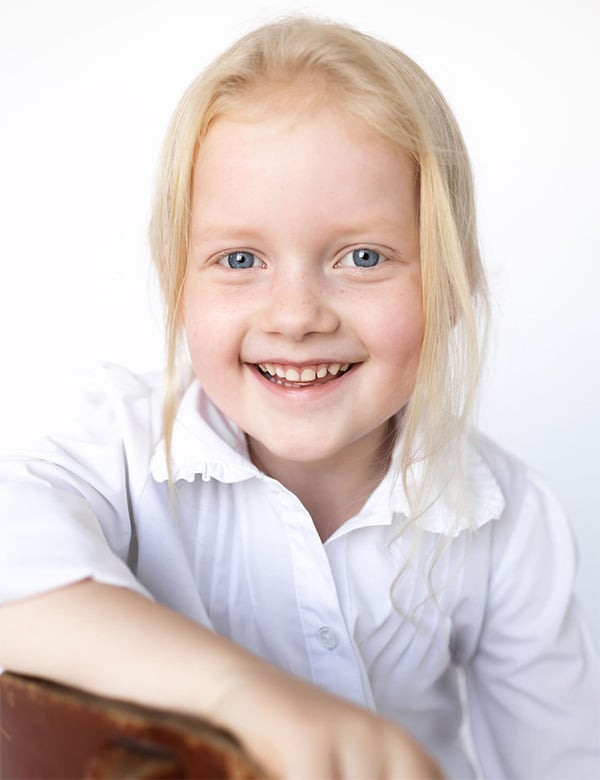 Kindermodel met blond haar Dominique