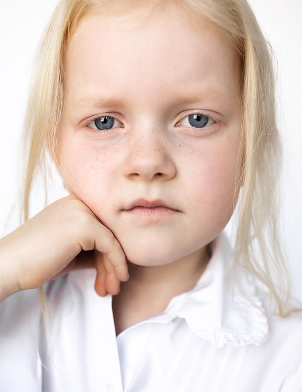 Kindermodel met blond haar Dominique