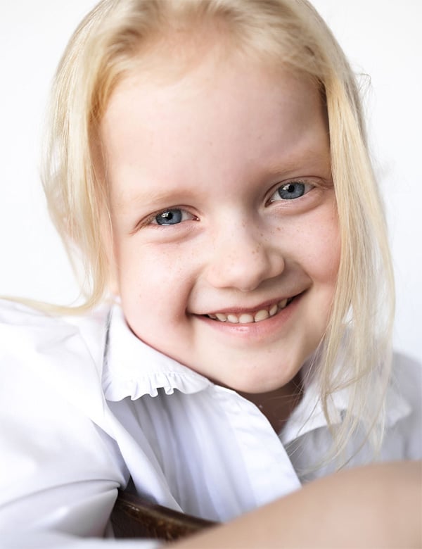 Kindermodel met blond haar Dominique