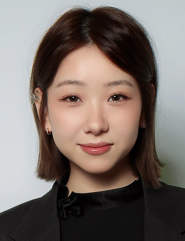 Vrouwelijk model met donker haar eileen