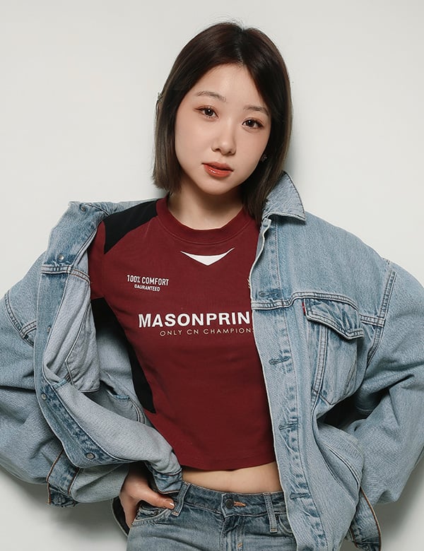 vrouwelijk model met donker haar Eileen