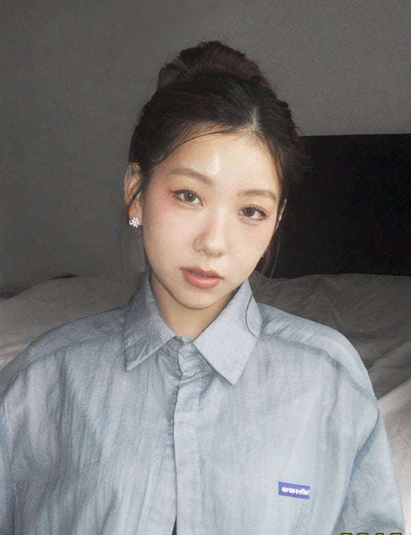 vrouwelijk model met donker haar Eileen