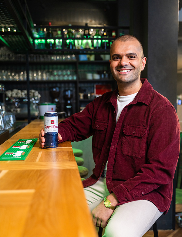 Mannelijk model met bruine ogen Erol