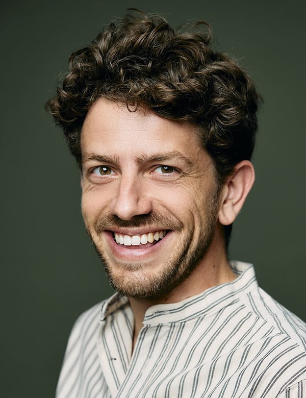 Mannelijk model met bruin haar jeroen j.