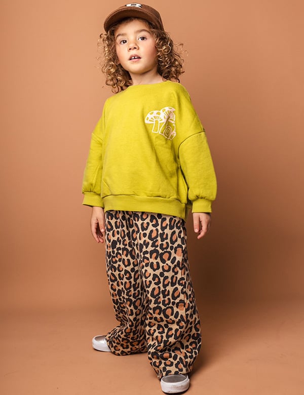 Kinder model met bruin krullend haar Joy T.
