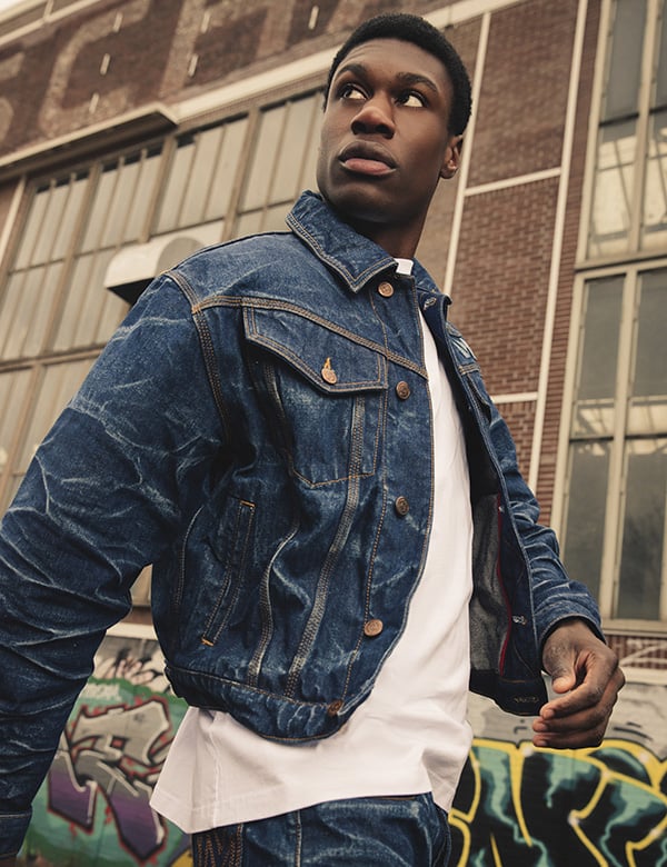 mannelijk model en UGC creator Kenson