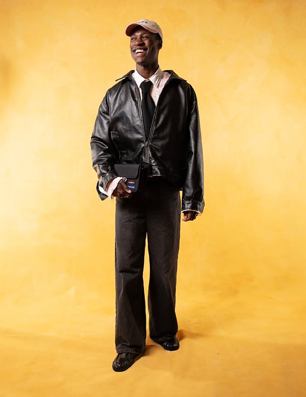 mannelijk model en UGC creator Kenson