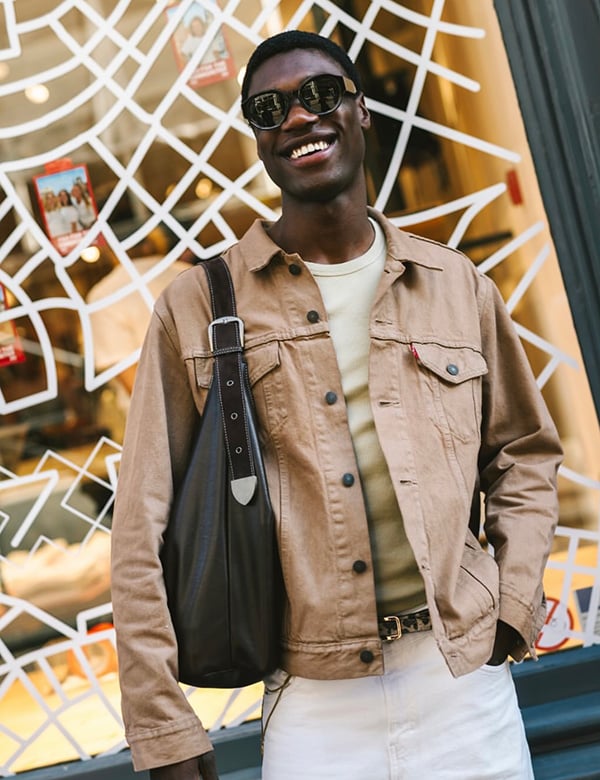 mannelijk model en UGC creator Kenson