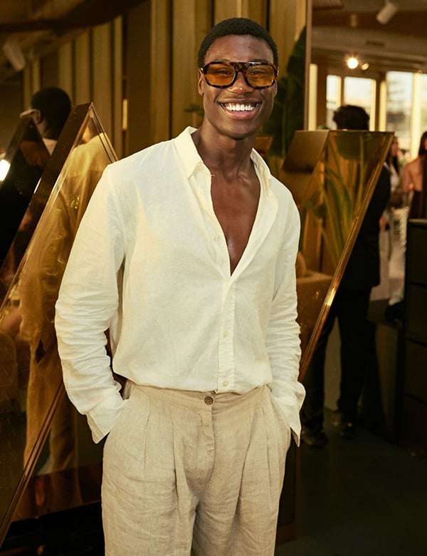 mannelijk model en UGC creator Kenson