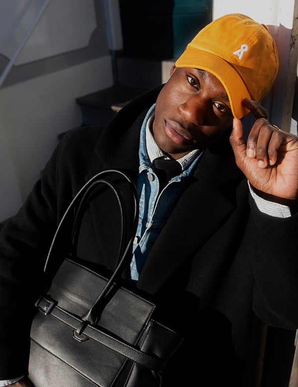 mannelijk model en UGC creator Kenson