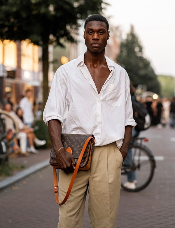 mannelijk model en UGC creator Kenson