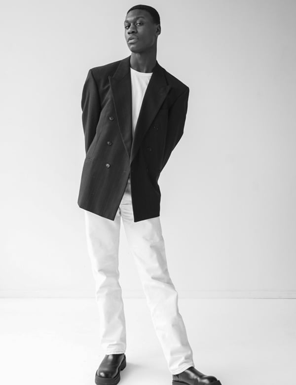 mannelijk model en UGC creator Kenson