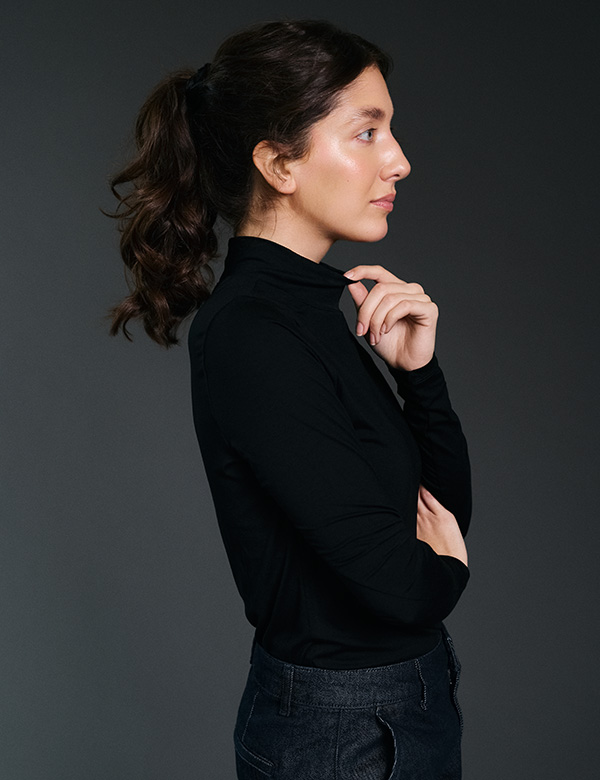 vrouwelijk model met bruin haar Laura Pon.