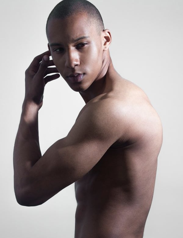 Mannelijk model met bruine ogen Lorenzo