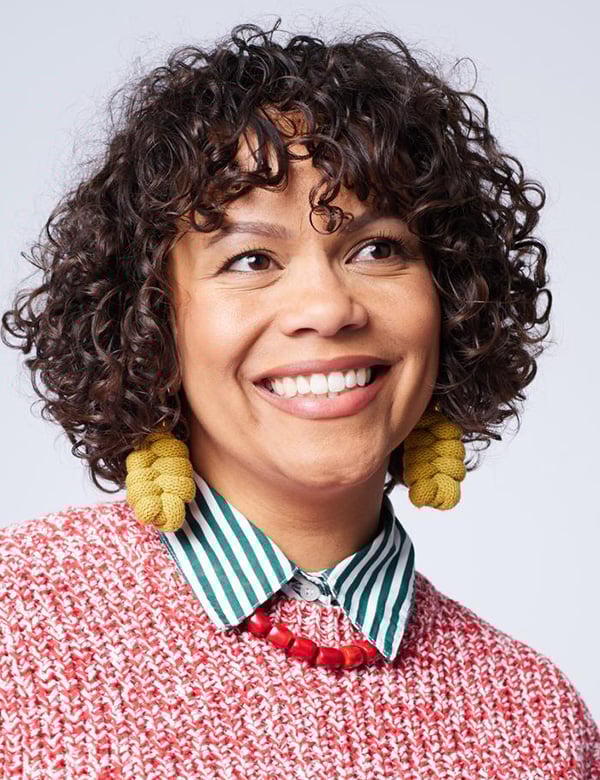 Vrouwelijk model met bruin haar maxime t.